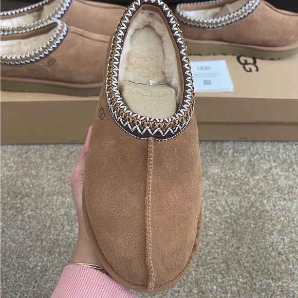 LAST CHANCE | NWT UGG Tasman in Chestnut/Brown Sheepskin Slippers - Picture 7 of 7